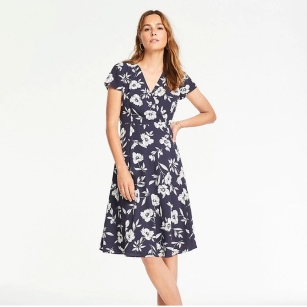 Ann Taylor floral blue dress with fit and flare shirt. V neck and short sleeves,